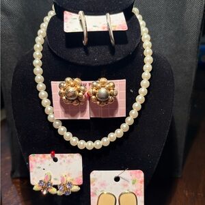 Elegant Pearl choker Necklace and 5 Earring Set fashion jewelry